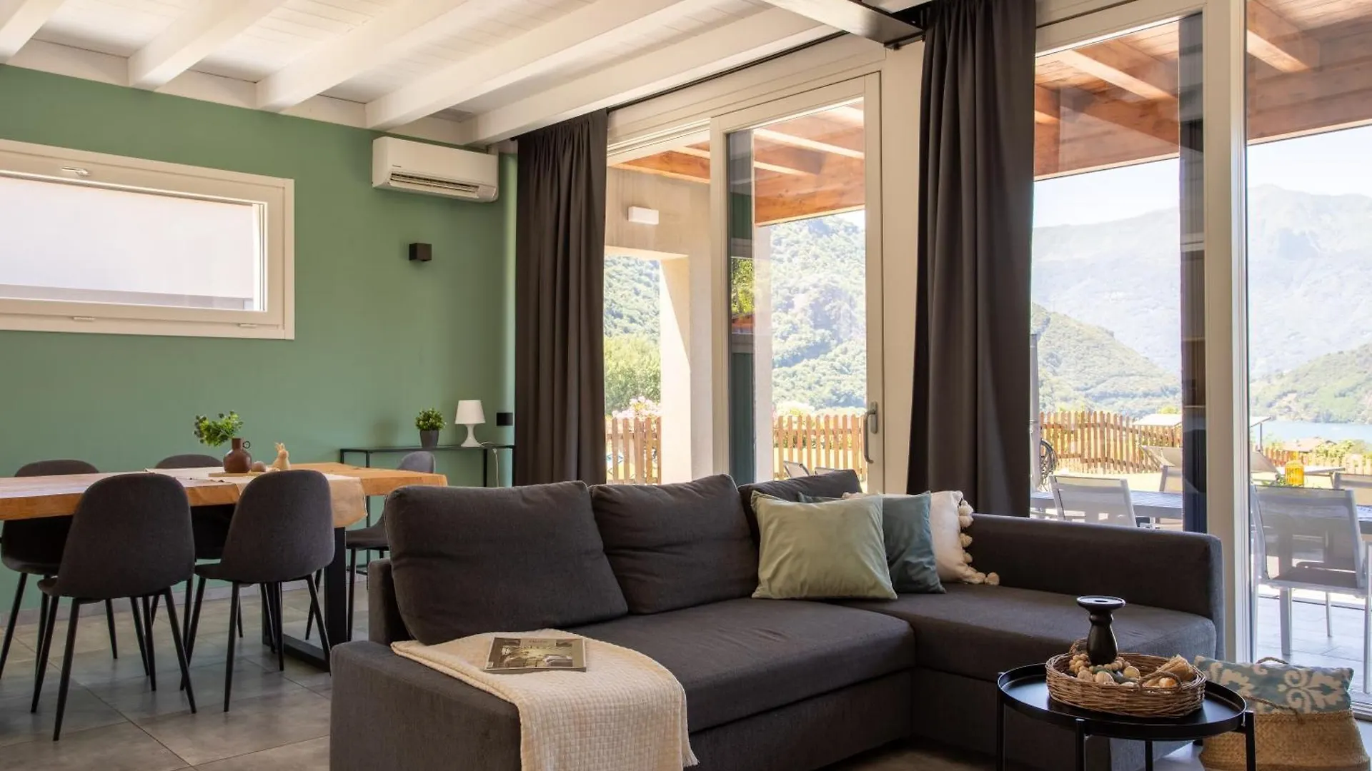Villa Breva Colico 0*,